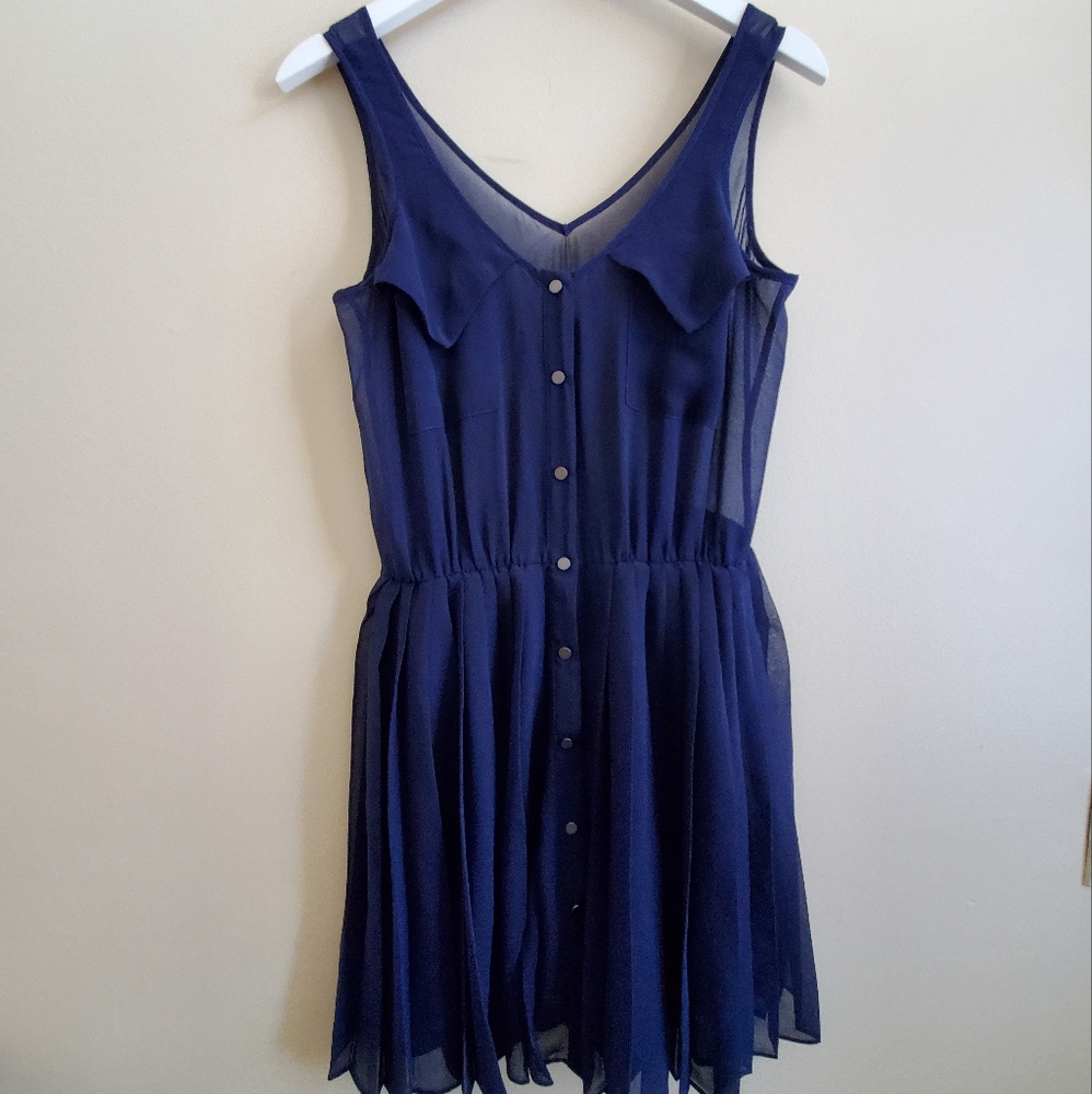 Vintage Sleeveless blouse like dress with snap button opening, small